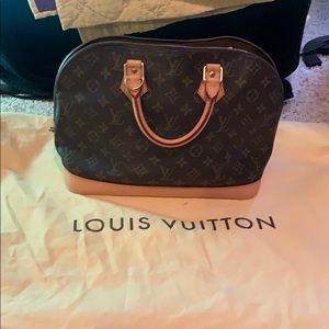 Louis Vuitton alma PM